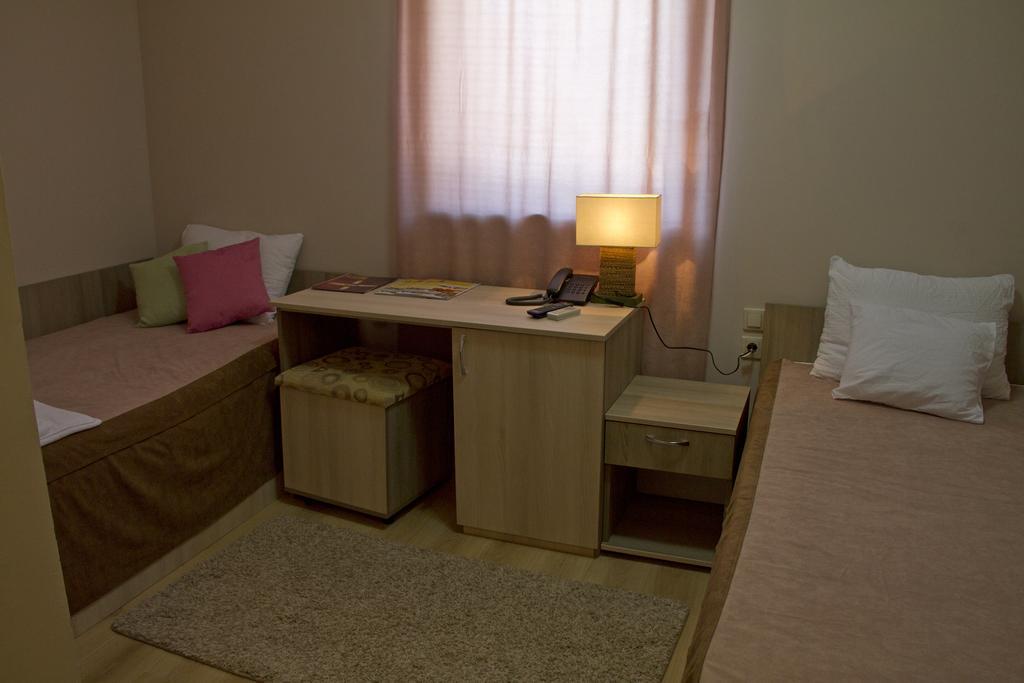 Garni Hotel Tri O Kragujevac Room photo