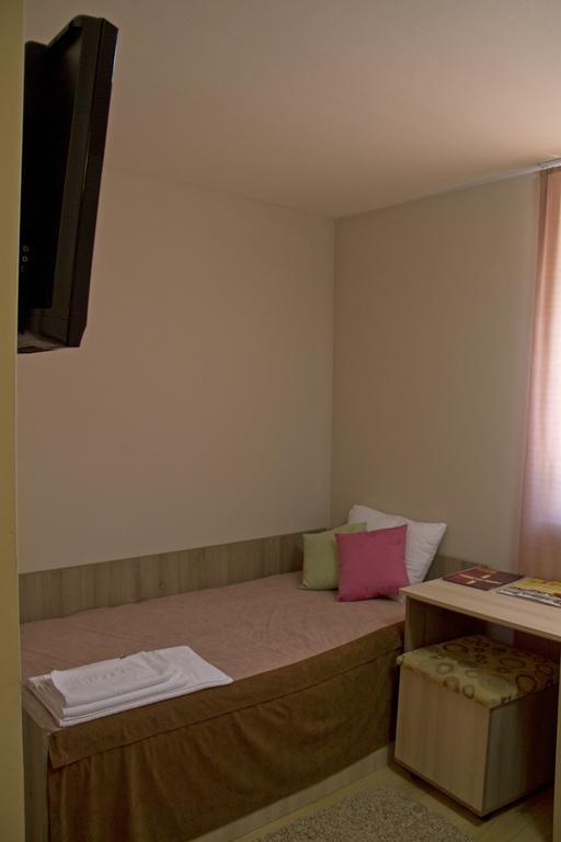 Garni Hotel Tri O Kragujevac Room photo